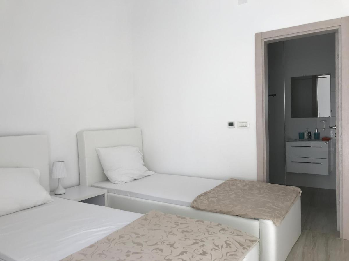 Ferienwohnung First Line Of The Sea 1 Dobrá Voda Exterior foto
